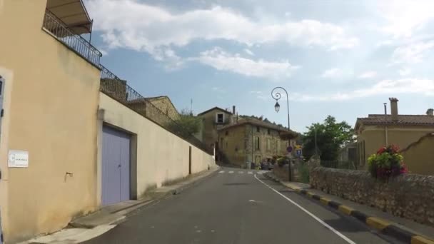 Oversteek Van Het Dorp Gigondas Vaucluse Frankrijk — Stockvideo