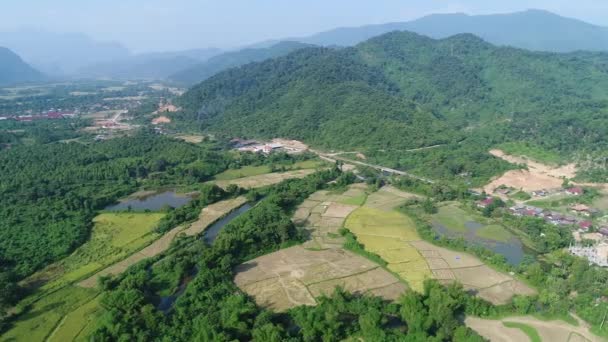 Τοπίο Γύρω Από Την Πόλη Vang Vieng Στο Λάος Δει — Αρχείο Βίντεο