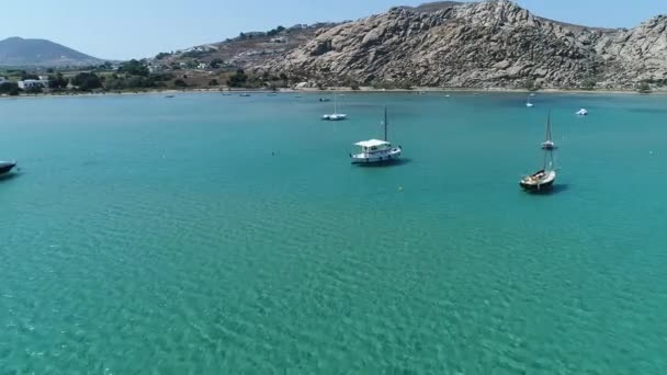 Yunanistan Cyclades Bölgesindeki Paros Adasındaki Naoussa Daki Piperi Plajı Hava — Stok video