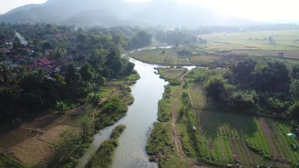Vang Vieng Stadt Laos Vom Himmel Aus Gesehen — Stockvideo