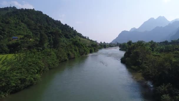 Río Cerca Ciudad Vang Vieng Laos Visto Desde Cielo — Vídeo de stock