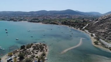 Yunanistan 'ın Kiklad kentindeki Paros adasındaki Kolimpithres plajı gökyüzünden izlendi