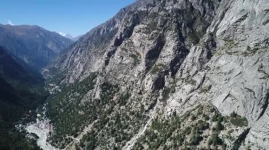 Hindistan 'ın Uttarakhand eyaletindeki Gangotri vadisi gökyüzünden görüldü.