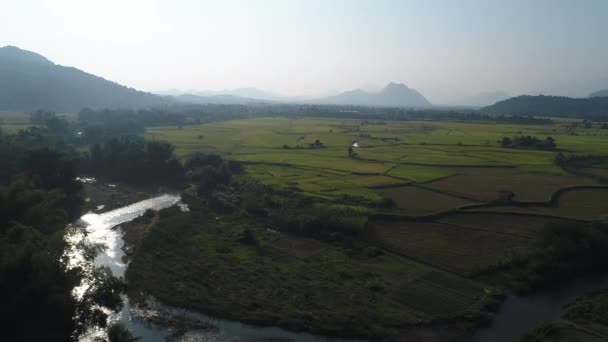 Ποταμός Κοντά Στην Πόλη Vang Vieng Στο Λάος Δει Από — Αρχείο Βίντεο