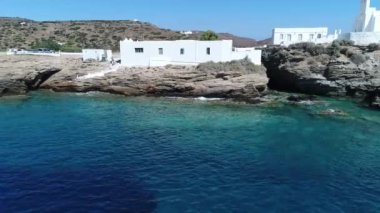 Yunanistan 'ın Kiklad adasındaki Sifnos adasındaki Chrisopigi Faros Manastırı