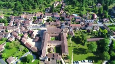 Fransa 'nın Perigord kentindeki Le Buisson de Cadouin köyü gökyüzünden görüldü.