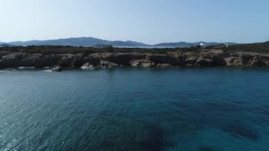 Yunanistan 'ın Kiklad adasındaki Naxos adasındaki Aliki plajı gökyüzünden görüldü