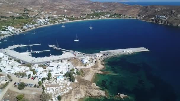 Île de Sérifos dans les Cyclades en Grèce vue du ciel — Video