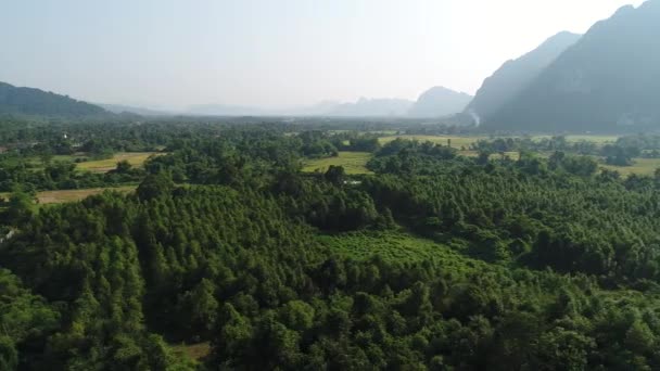 Paisajes Naturales Alrededor Ciudad Vang Vieng Laos Vistos Desde Cielo — Vídeo de stock