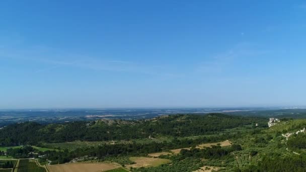 在法国的Les Baux Provence附近从空中掠夺自然公园 — 图库视频影像