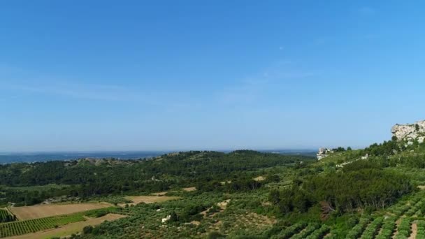 在法国的Les Baux Provence附近从空中掠夺自然公园 — 图库视频影像