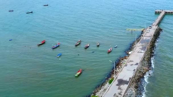 空からタイのプラ チャンの漁師船 — ストック動画
