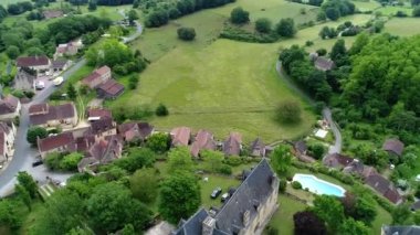 Fransa 'nın Perigord kentindeki Saint-Cyprien köyü gökyüzünden görüldü.