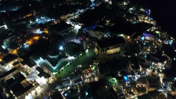 Ville de Santorin sur l'île de Santorin dans les Cyclades en Grèce vue du ciel et de nuit — Stock video