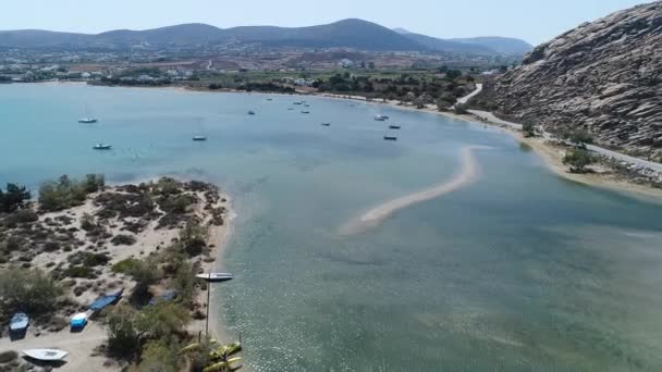 Yunanistan Kiklad Kentindeki Paros Adasındaki Kolimpithres Plajı Gökyüzünden Izlendi — Stok video