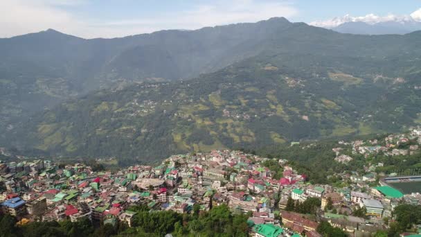 Die Stadt Gangtok Indischen Sikkim Vom Himmel Aus Gesehen — Stockvideo