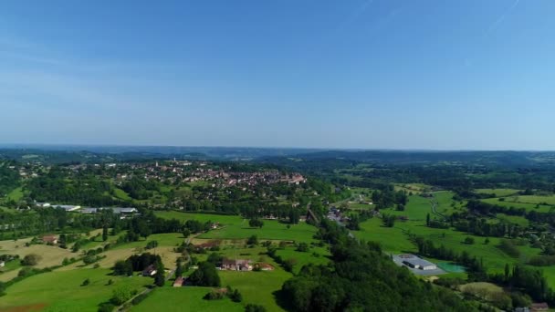 空から見たフランスのペリゴールにある愛の村 — ストック動画