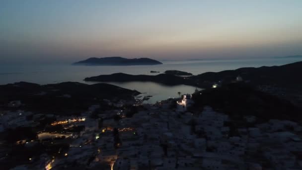 Village de Chora sur l'île d'Ios vue de nuit — Video