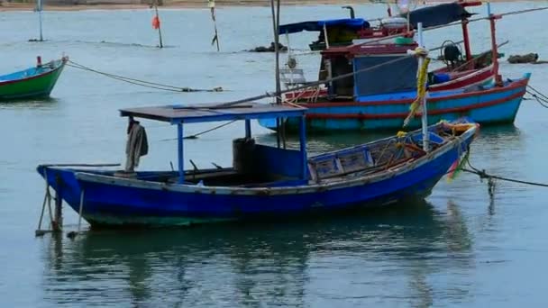 Рыбацкие Лодки Пляже Ban Kru Chang Пла Бан Чанг Районге — стоковое видео