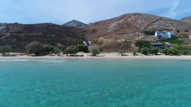 Yunanistan 'ın Kiklad adasındaki Serifos adasındaki Psili Ammos plajı gökyüzünden görüldü