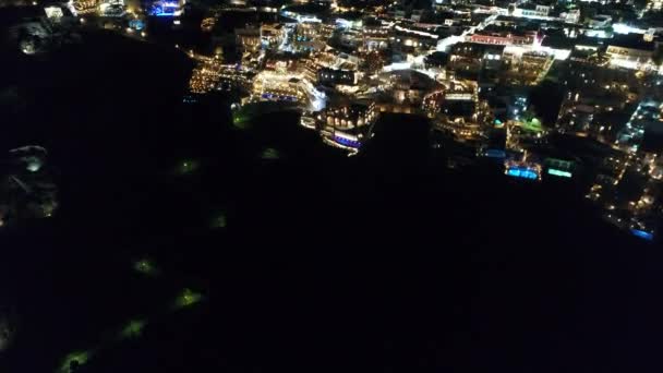 Ville de Santorin sur l'île de Santorin dans les Cyclades en Grèce vue du ciel et de nuit — Stock Video