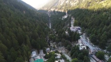 Hindistan 'ın Uttarakhand eyaletindeki Gangotri vadisi gökyüzünden görüldü.