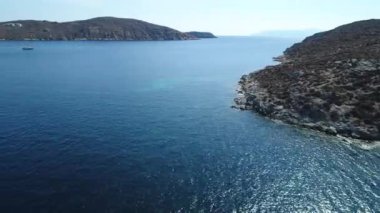 İsa de Sérifos dans les Cyclades en Grèce vue du ciel