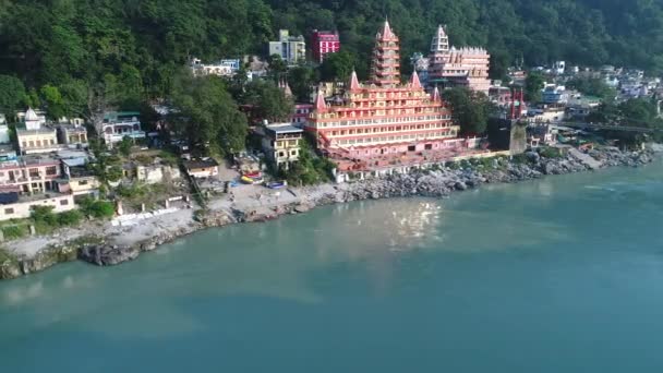Die Stadt Rishikesh Indischen Bundesstaat Uttarakhand Vom Himmel Aus Gesehen — Stockvideo