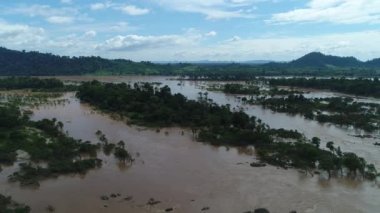 Si Phan Don ya da Don Laos yakınlarında gökyüzünden 4000 ada