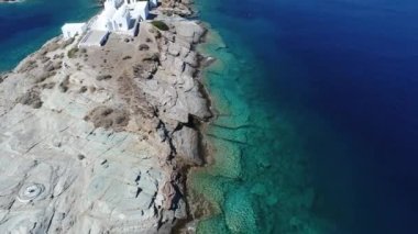 Yunanistan 'ın Kiklad adasındaki Sifnos adasındaki Chrisopigi Faros Manastırı