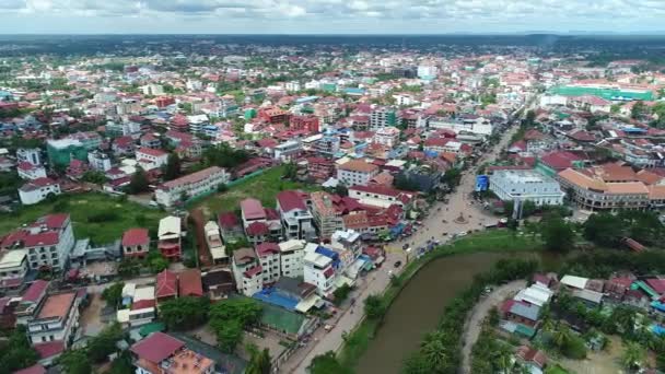 カンボジアのシェムリアップ市は空から見た — ストック動画
