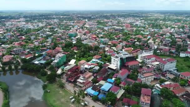 カンボジアのシェムリアップ市は空から見た — ストック動画