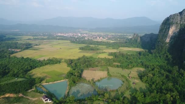 Landskap Runt Staden Vang Vieng Laos Sett Från Himlen — Stockvideo