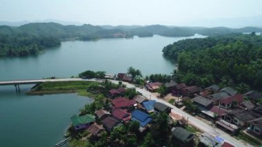 Laos 'taki Vang Vieng şehri gökyüzünden görüldü.
