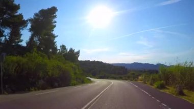 Fransa 'nın Bouches-du-Rhone kentindeki Alpilles doğal parkında araba yolculuğu.