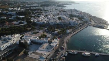 Parikia, Yunanistan 'ın Kiklad adasındaki Paros adasında gökyüzünden görüldü