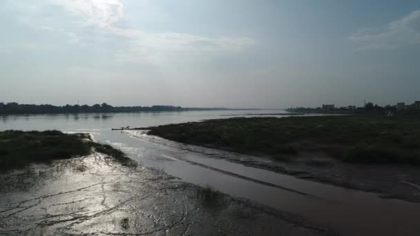 Laos Taki Vientiane Şehrinin Kıyısındaki Mekong Nehri Gökyüzünden Görüldü — Stok video