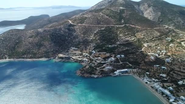 Village de Platis sur l'île de Sifnos dans les Cyclades en Grèce vue du ciel — Stock Video