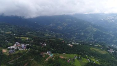 Sikkim Hindistan 'daki Rumtek Manastırı gökyüzünden görünüyor.