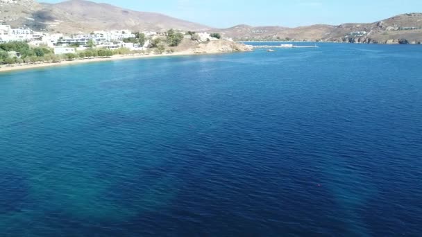 Île de Sérifos dans les Cyclades en Grèce vue du ciel — Video