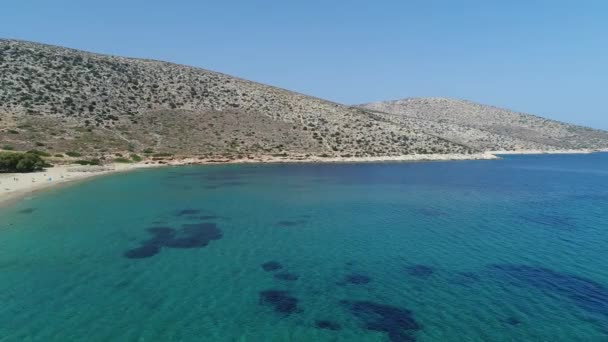 Yunanistan Kiklad Adasındaki Ios Adasındaki Mylopotas Gökyüzünden Görüldü — Stok video