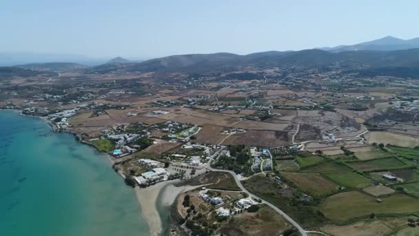 ギリシャのキクラデス諸島のパロス島のKolimpithresビーチは空から見た — ストック動画