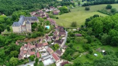 Fransa 'nın Perigord kentindeki Saint-Cyprien köyü gökyüzünden görüldü.