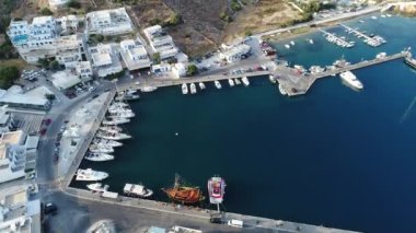 Yunanistan 'ın Kiklad adasındaki Ios Limanı gökyüzünden görüldü