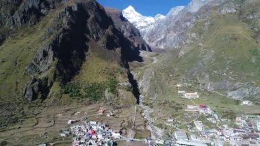 Hindistan 'ın Badrinath eyaleti Uttarakhand gökyüzünden görüldü.