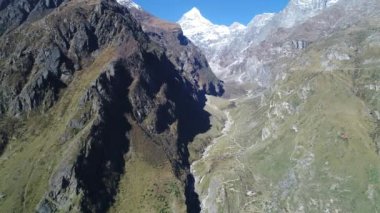 Hindistan 'ın Badrinath eyaleti Uttarakhand gökyüzünden görüldü.