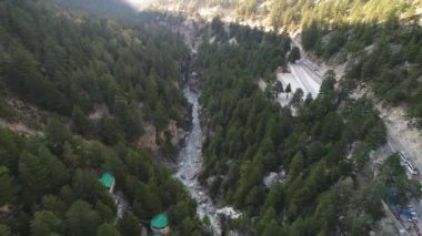 Hindistan 'ın Uttarakhand eyaletindeki Gangotri vadisi gökyüzünden görüldü.