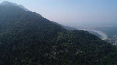 Hindistan 'ın Uttarakhand Eyaleti yakınlarındaki Ganj nehri gökyüzünden görülüyor.