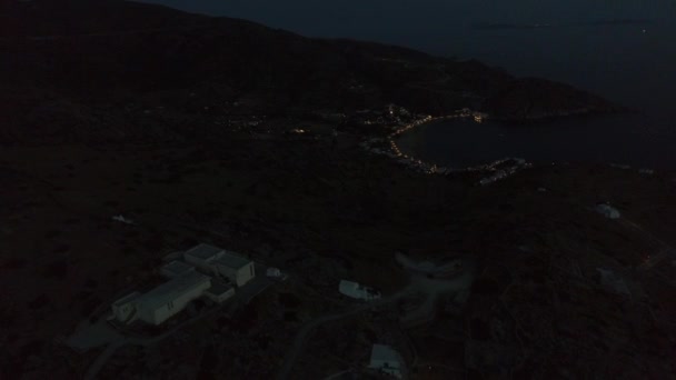 Village de Chora sur l'île d'Ios vue de nuit — Stockvideo