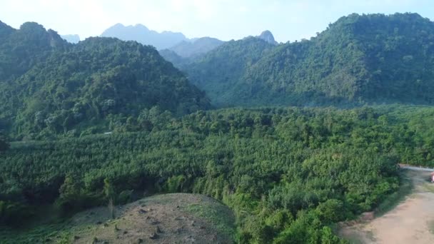 Paisajes Naturales Alrededor Ciudad Vang Vieng Laos Vistos Desde Cielo — Vídeo de stock